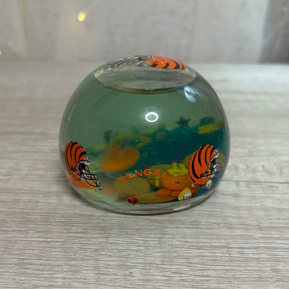 Vintage Cincinnati Bengals Paperweight Snow Globe NFL Duck House